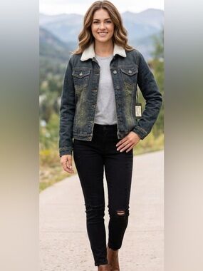 Vintage Style Denim Jacket with Sherpa